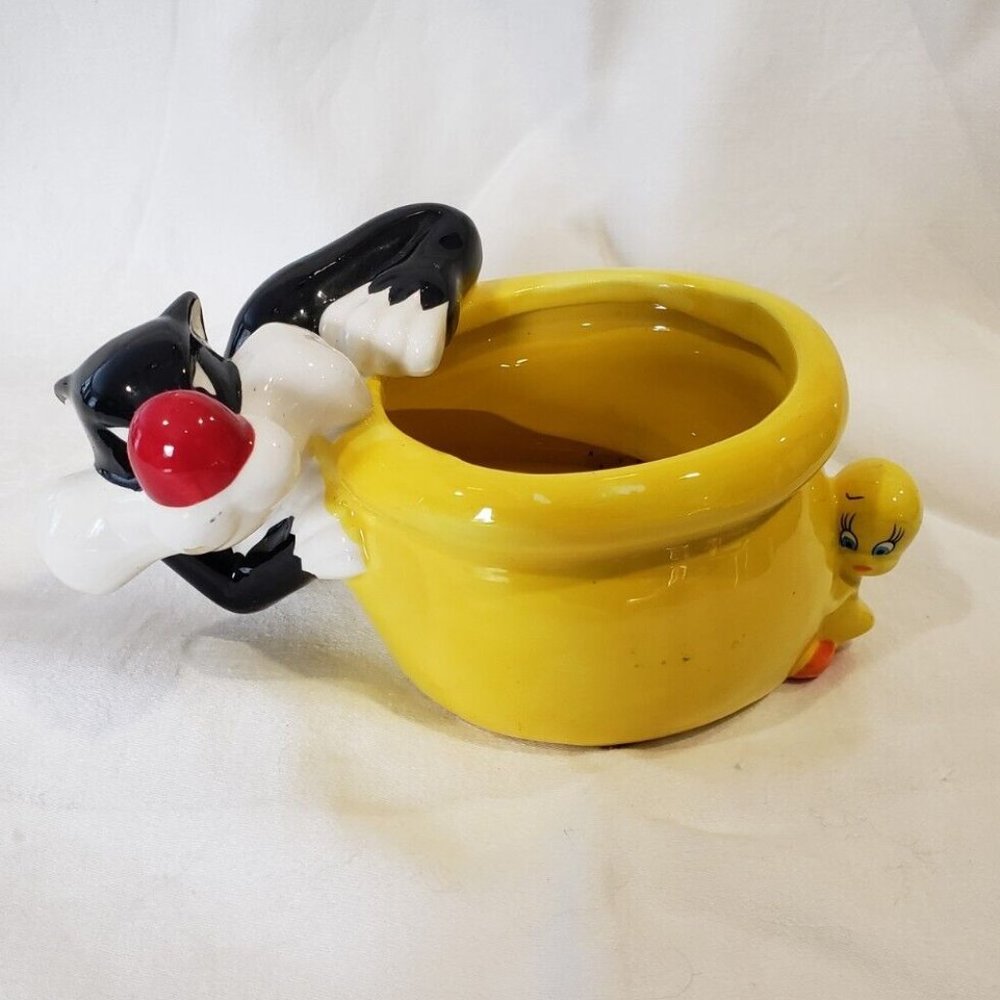 Warner Brothers Sylvester And Tweety Bird Ceramic Planter, Candy Bowl, Nut Dish